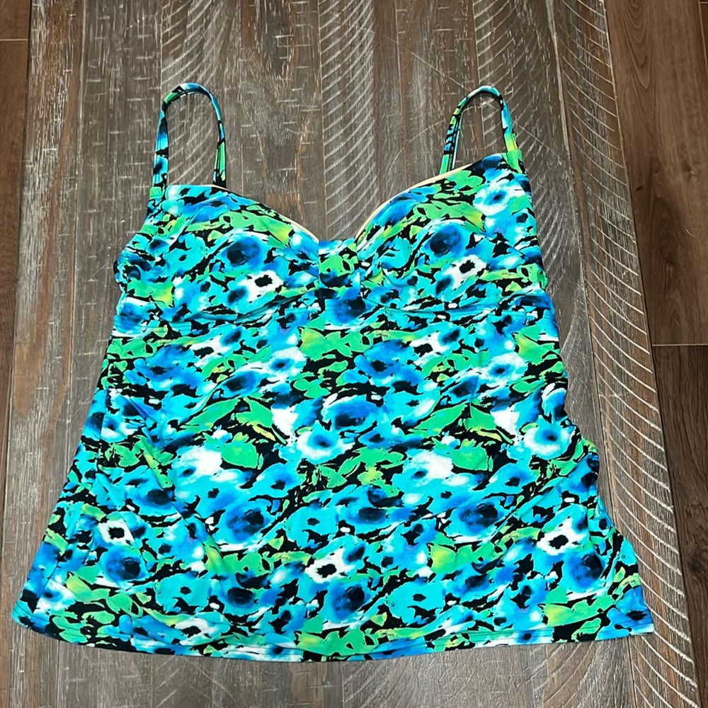 Swimsuits For All (Shore Club) Plus Size Swim Top. Tankini style. Size 20.